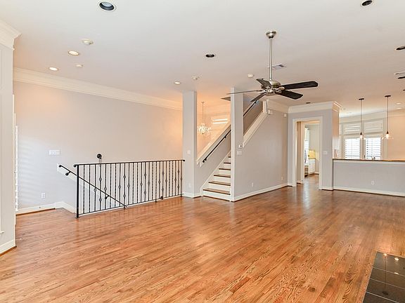 4th image of 1415 Hyde Park Blvd #C