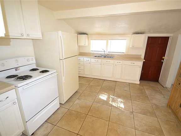 5th image of 946 10th Ave S