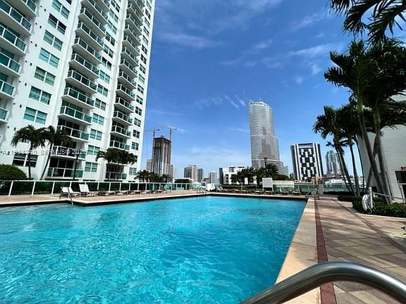 4th image of 41 SE 5th St APT 1512