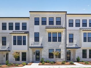 627 Oak Bluff Dr, Cumming, GA 30040