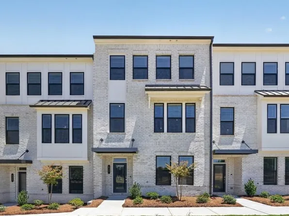 627 Oak Bluff Dr, Cumming, GA 30040