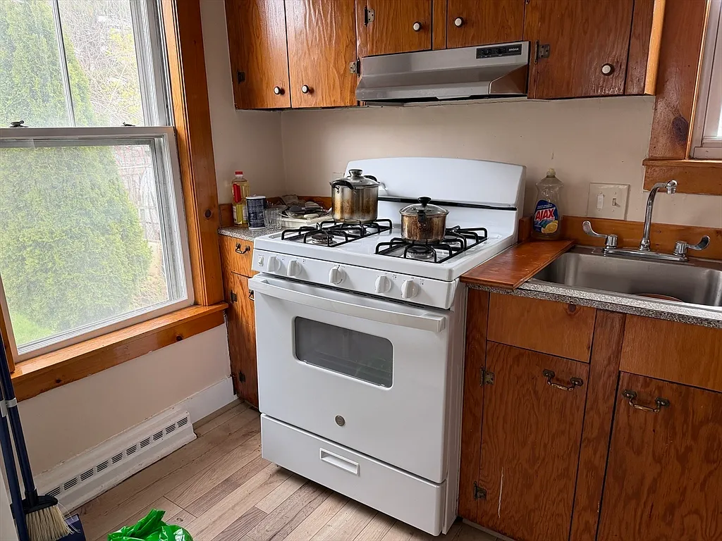 2 bed, 800 sqft, $2,500 — Photo 2