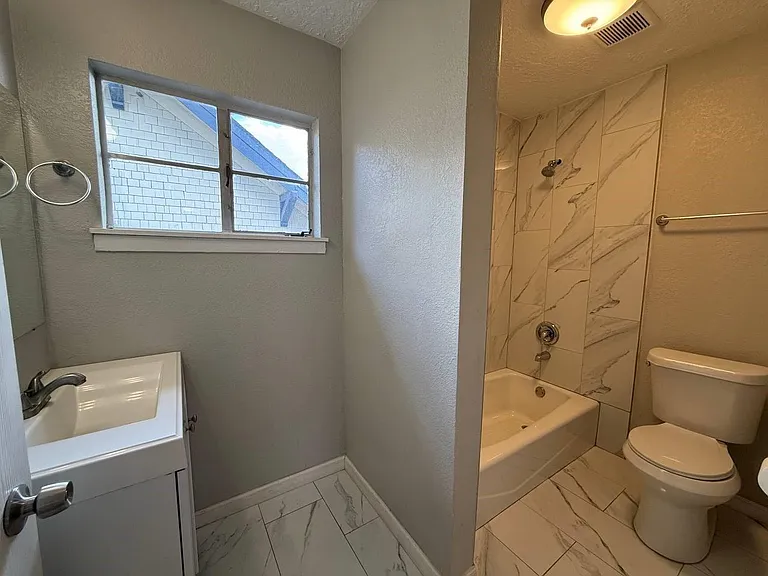 2501 Yoakum Blvd #13 — Photo 19