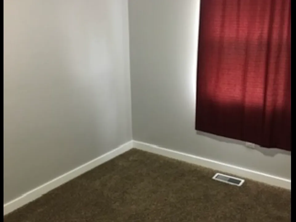 91 Azalea Dr #1