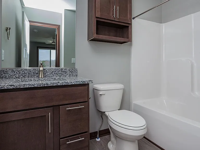 303 NW Manchester Blvd — Photo 14