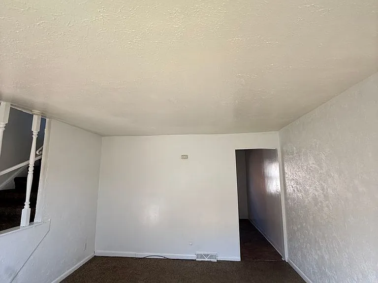 16224 Maplewood Ct — Photo 2