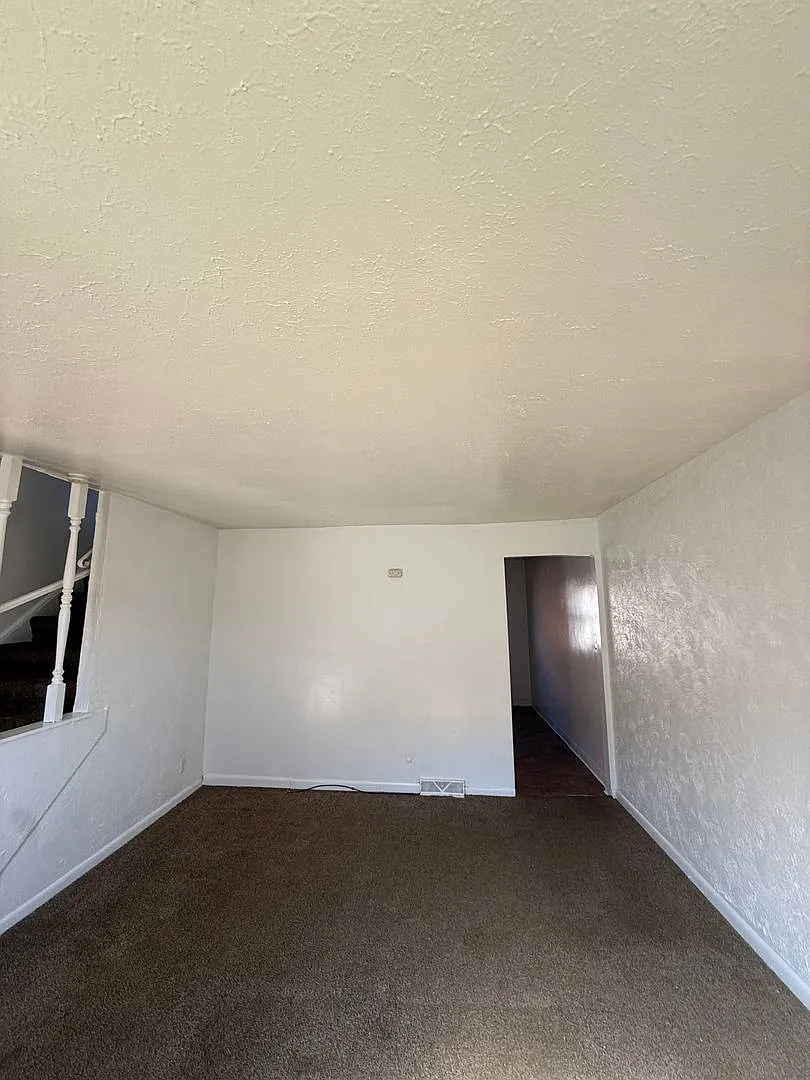 Building Photo - 16224 Maplewood Ct