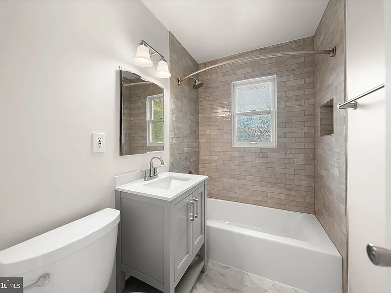 877 N Nottingham St — Photo 15