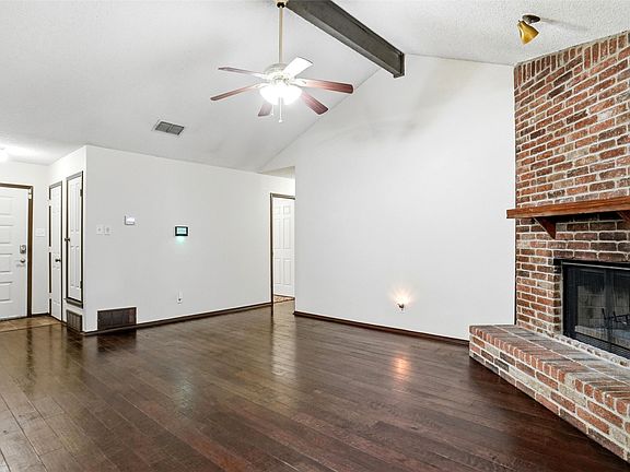 4th image of 540 Clover Dr