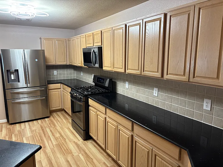 327 Remington Heights Dr — Photo 6