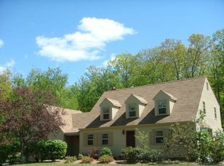 60 Lyndeborough Rd, Amherst, NH 03031