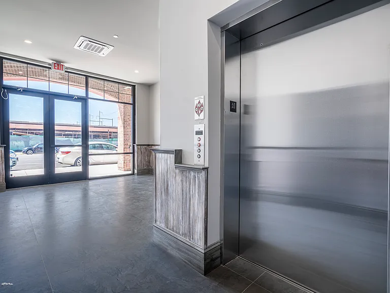 2401 Washington Ave — Photo 10