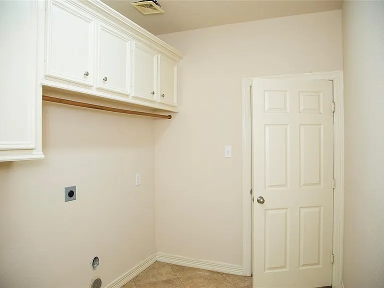 2032 Cork St — Photo 4