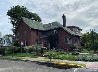 391 Nelson Ave, Cliffside Park, NJ 07010