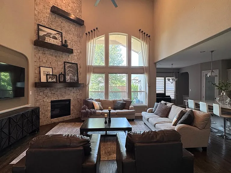 6133 Claridge Ln — Photo 3