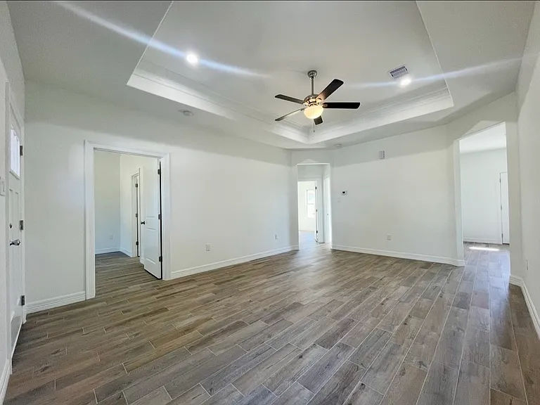 2507 Avenue G — Photo 3