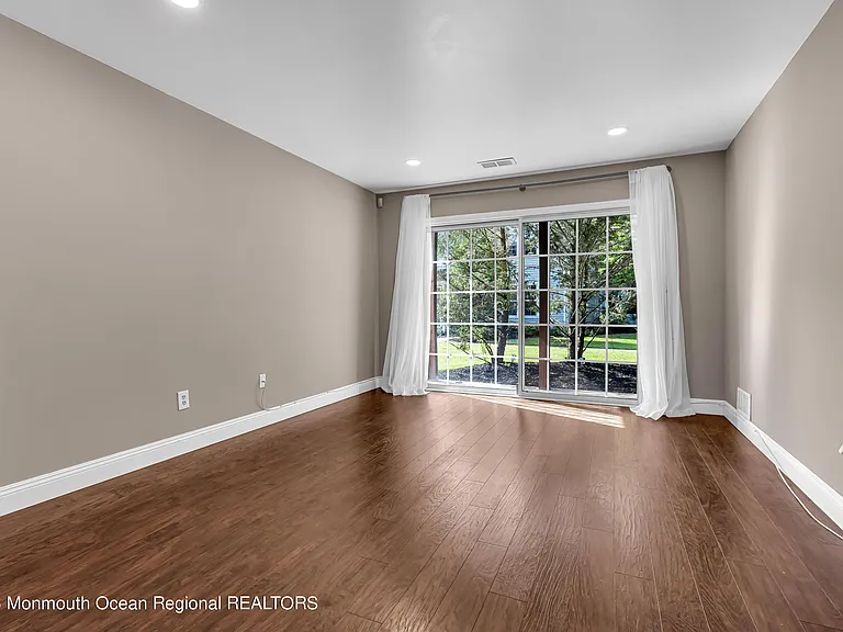 131 Wellington Ct #4-1 — Photo 7