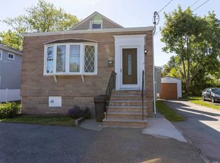 118 Roeckel Ave, Valley Stream, NY 11580