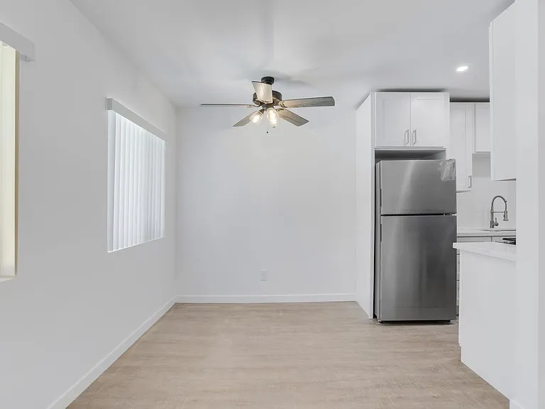 323 E Chestnut St #7 — Photo 7