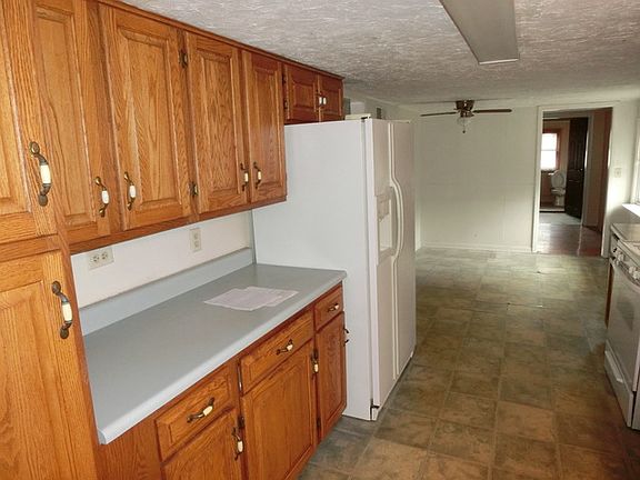 5th image of 18208 Sayre Ave