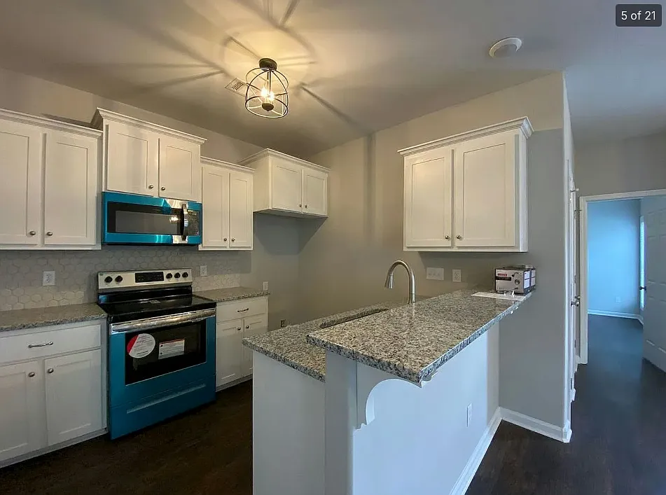 3 bed, 2.0 bath, 1250 sqft, $1,600 — Photo 3