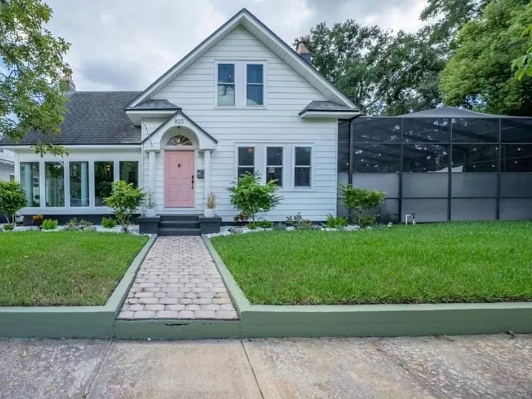 W Amelia Ave — Photo 1