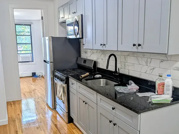96 Scholes St APT 3R, Brooklyn, NY 11206