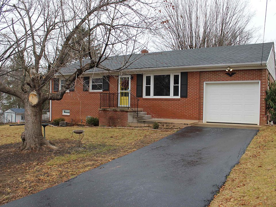 1st image of 2405 5th St