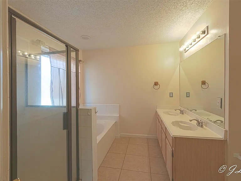 8116 Ship St — Photo 15