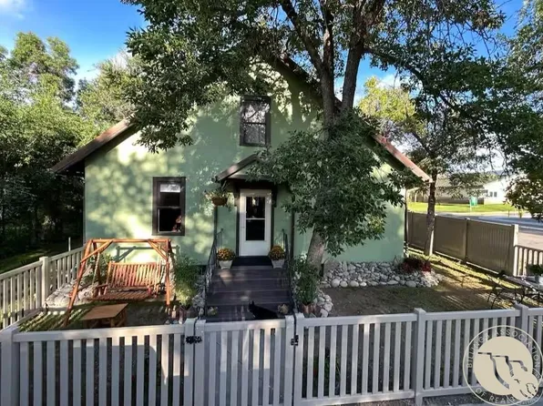 345 N 3rd St, Columbus, MT 59019