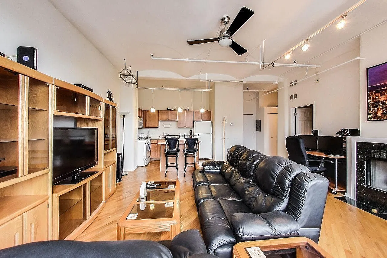 1 bed, 900 sqft, $2,588 — Photo 2