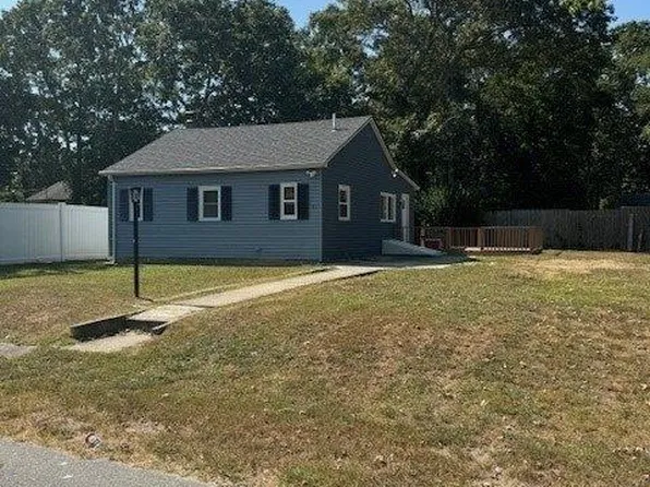 40 Johns Neck Road, Shirley, NY 11967