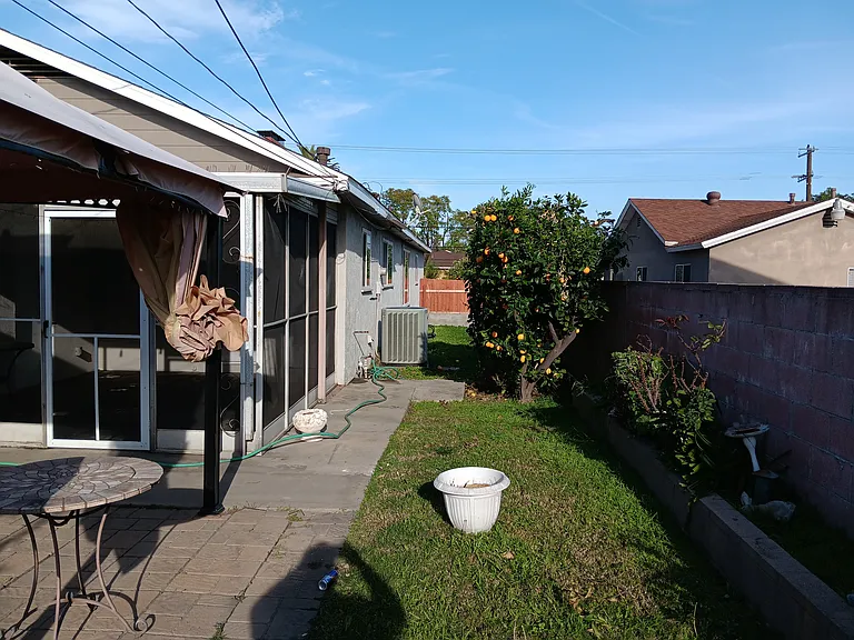 707 W 4th St — Photo 5