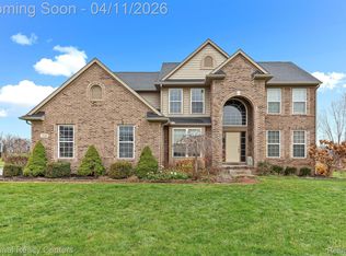 316 Lenox Ln, Brighton, MI
