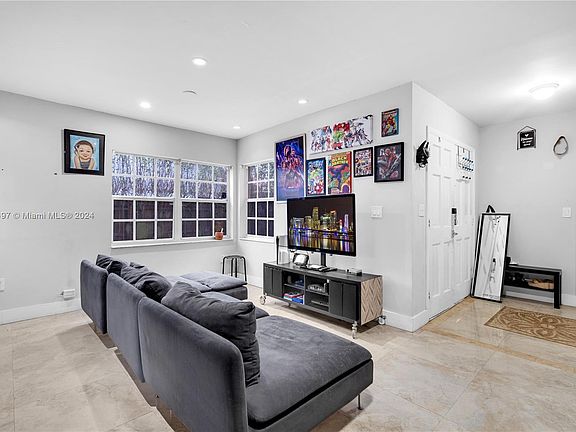 5th image of 20020 E Oakmont Cir
