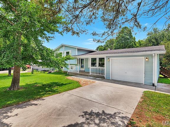 3rd image of 4 Woodland Oaks Dr