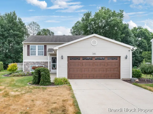 11662 Barnsley Rd SE, Lowell, MI 49331