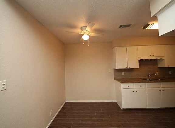 5th image of 102 E Lola Dr #B