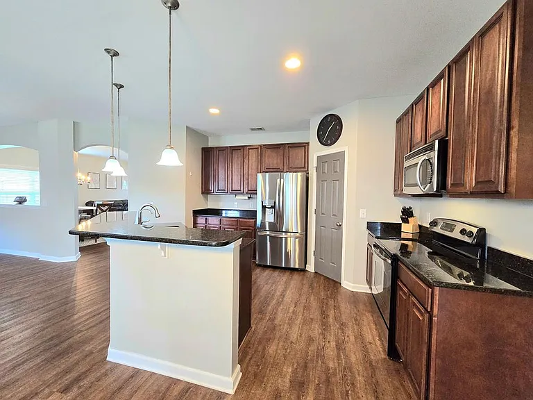 525 Batty Way — Photo 14