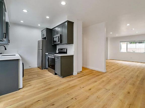 4th image of 1256 W Gardena Blvd #5