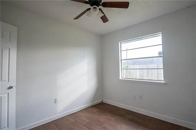 3 bed, 1.5 bath, 1200 sqft, $1,650 — Photo 3