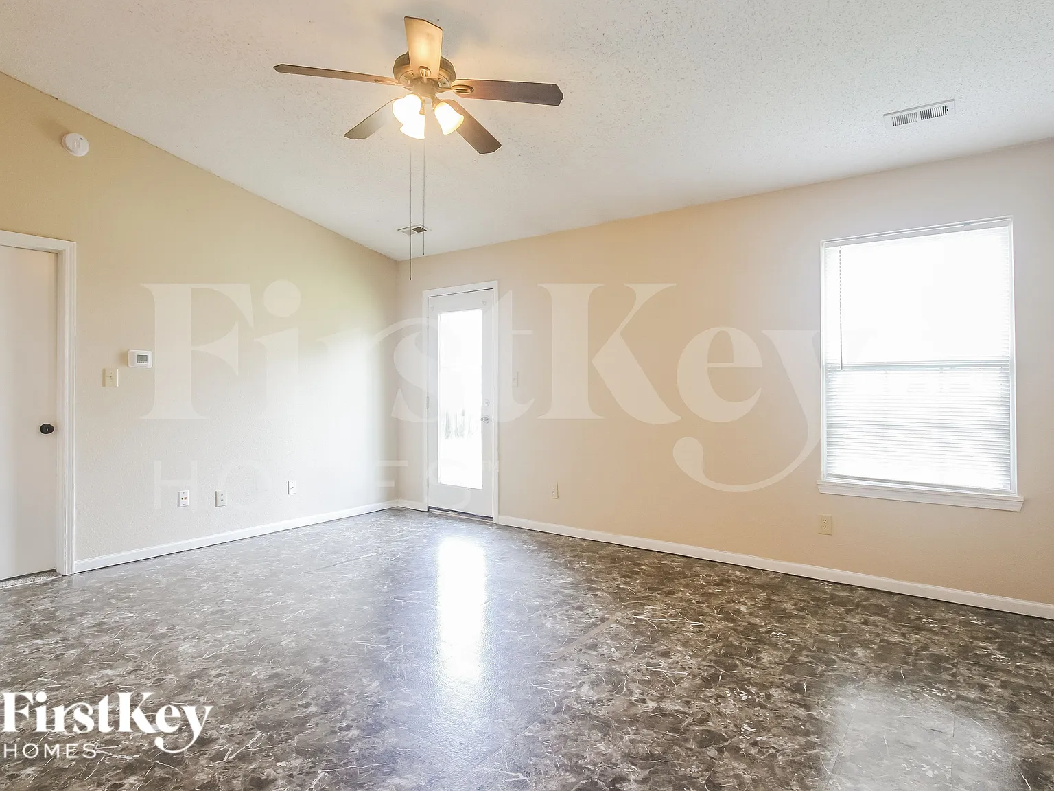 3 bed, 2.0 bath, 1187 sqft, $1,905 — Photo 2