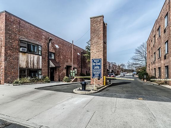 2nd image of 80 Bay Street Lndg APT 4N