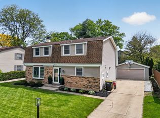 453 S Park St, Westmont, IL 60559