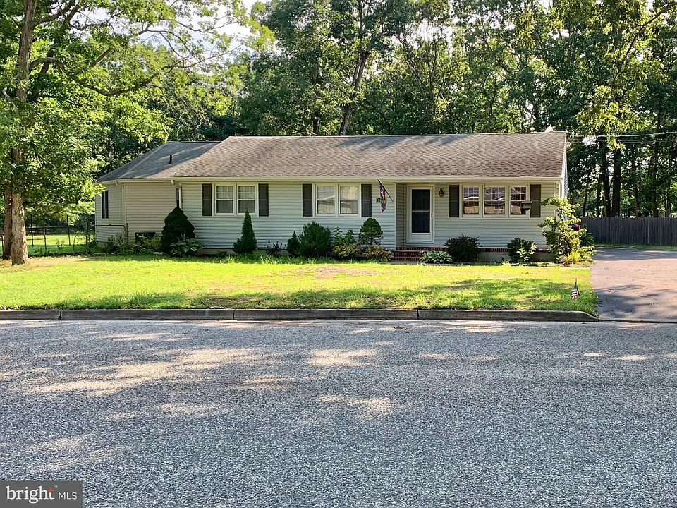 1st image of 2430 Clover Ln