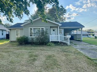 411 NW 10th St, Fairfield, IL 62837