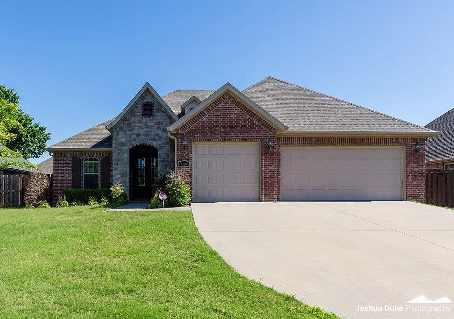 Stunning home in Hamptons Subdivision w/an office! Near Stonebridge Meadows GC! — Photo 1
