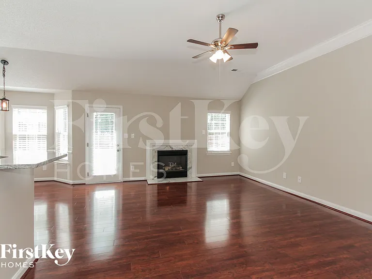 2816 Emerald Meadow Ln — Photo 3