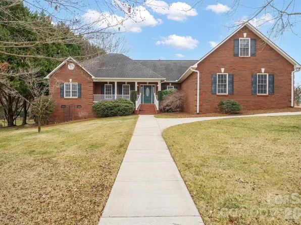 10 Iswa Dr, Taylorsville, NC 28681