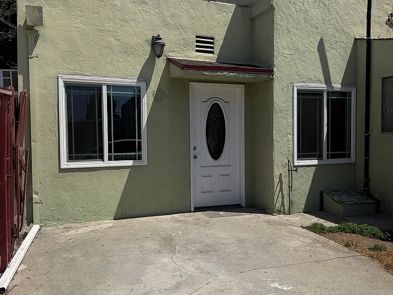 511 S Del Mar Ave #C — Photo 2